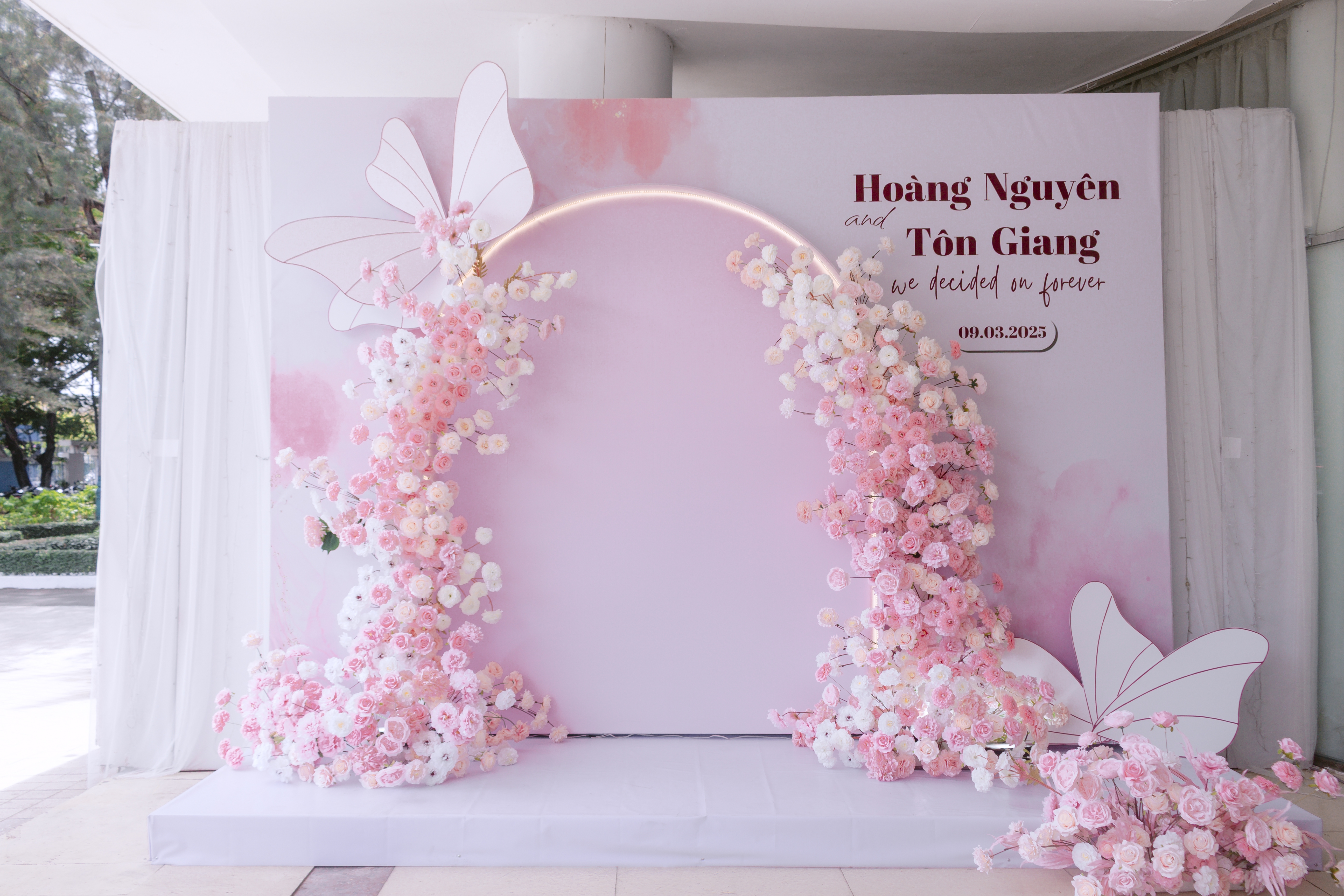 Backdrop hoa trắng hồng họa tiết cánh bướm- XU HƯỚNG 2025!