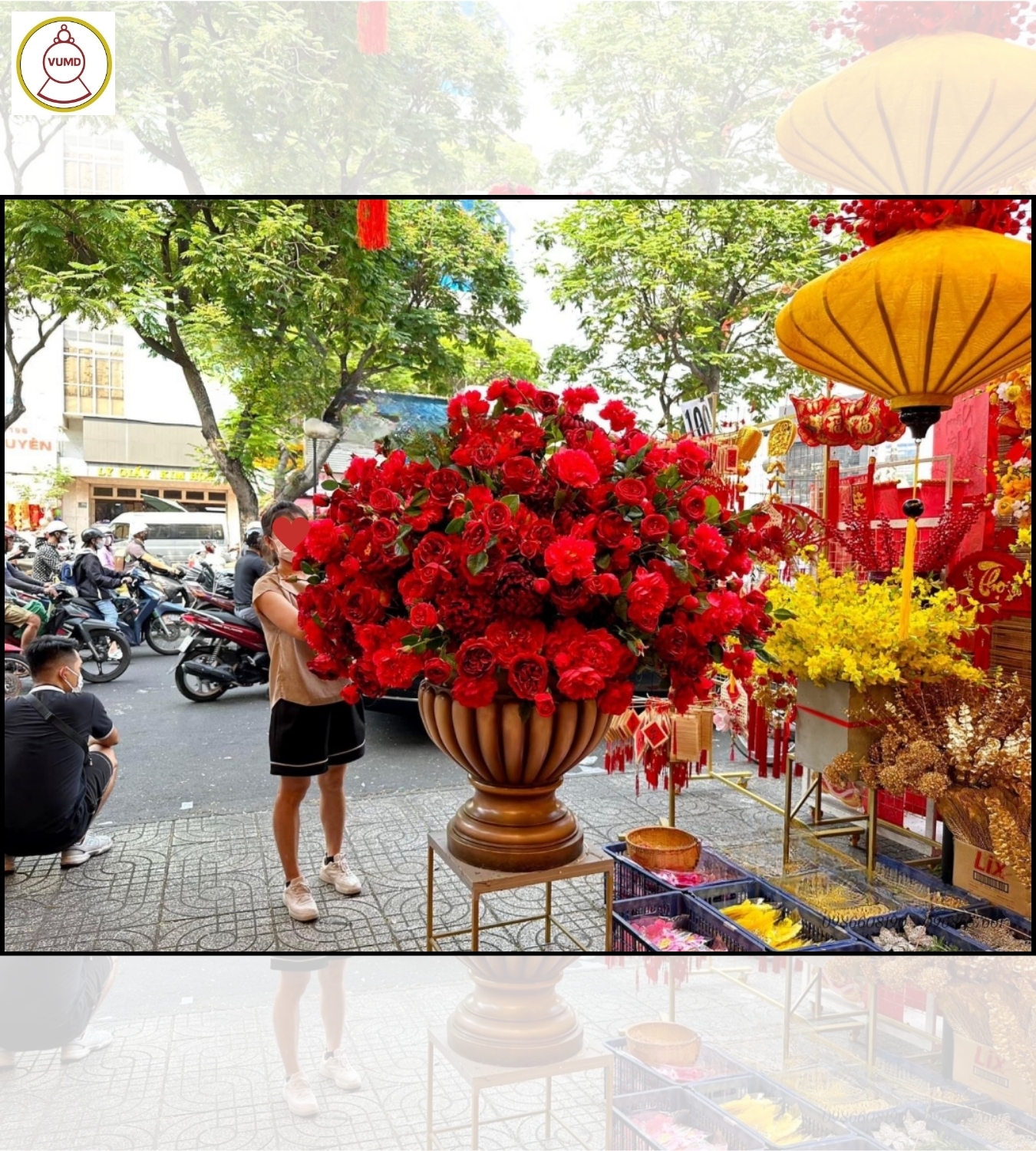 Bình hoa trang trí đỏ cỡ lớn