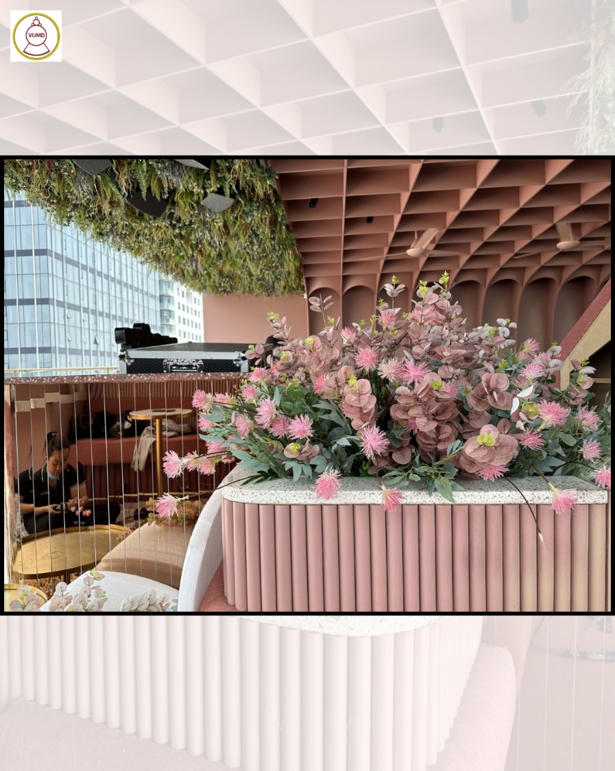 Bồn hoa trang trí quán cafe style hồng